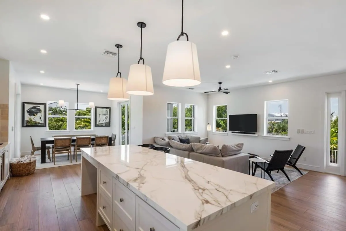 Σπίτι διακοπών The Crestwood House - Private Heated Pool & Parking *