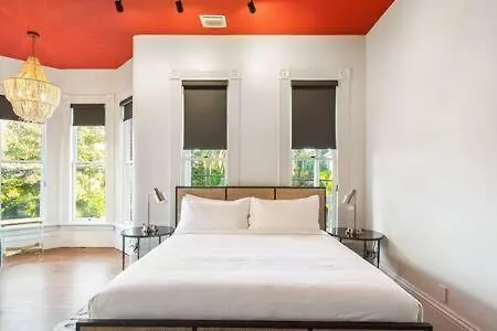 Bunk At The Grand Maloney *