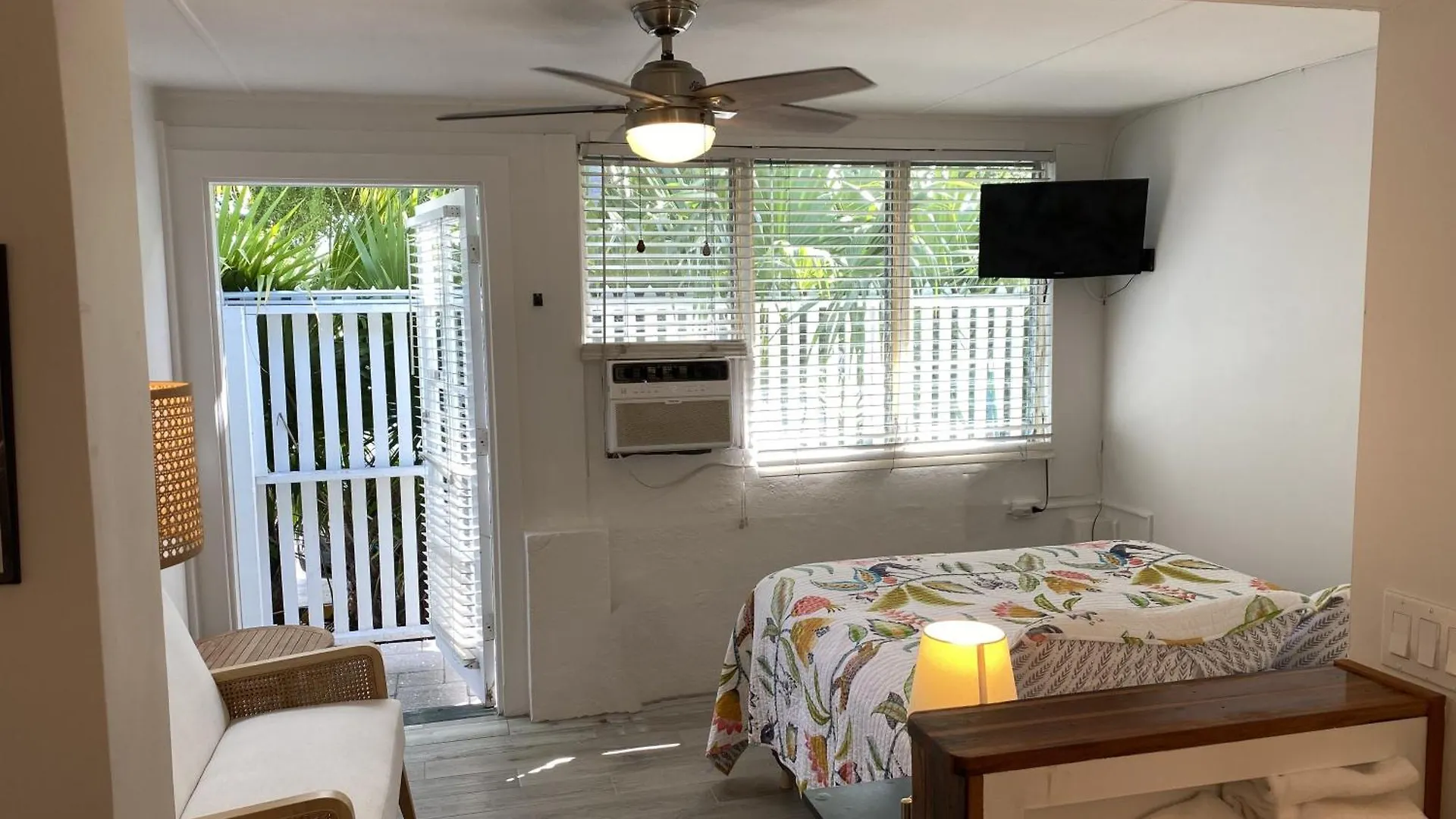 Guest house Alexander Palms Court - No Hidden Fees! *