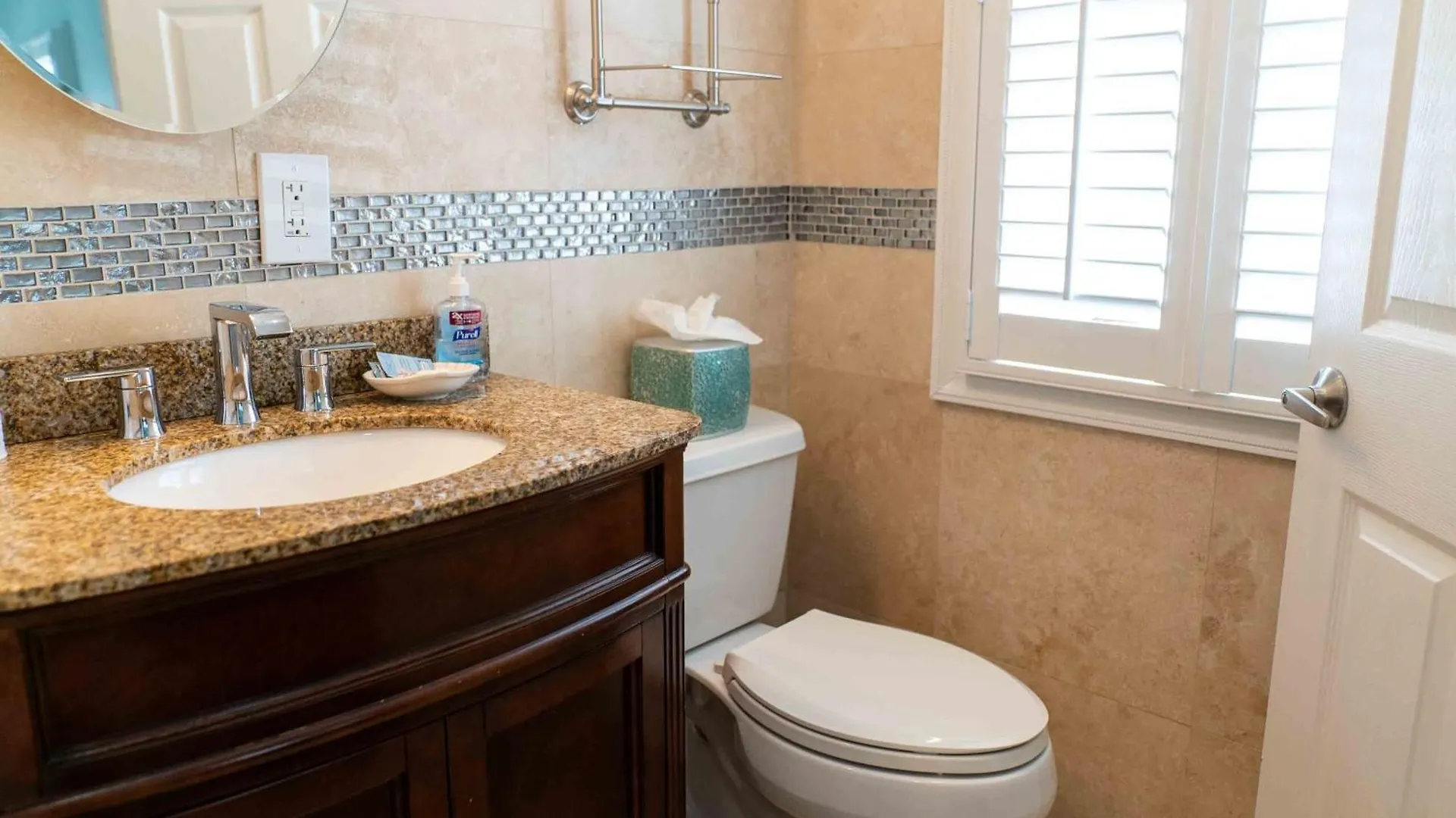Southernmost Point & Garden Bar Bed & Breakfast Key West