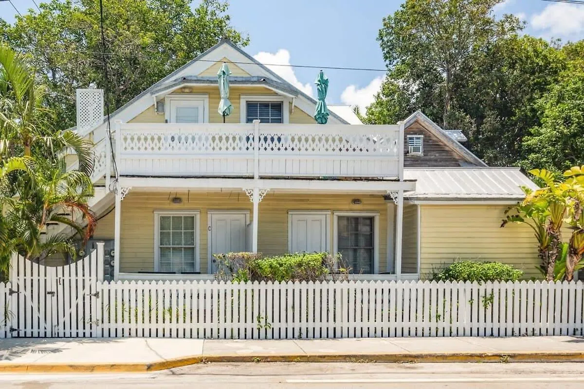Sea Breeze -great Location! Holiday home