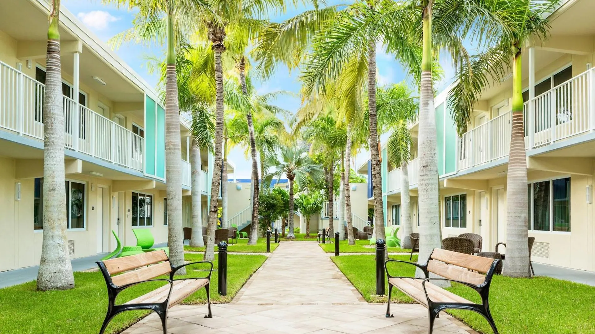 Hotel Fairfield & By Marriott At The Keys Collection Key West
