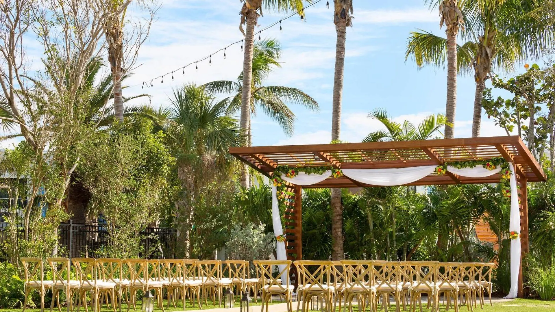Fairfield & By Marriott At The Keys Collection Hotel