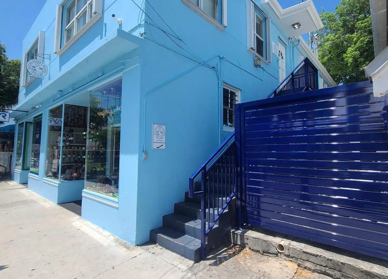 Apartment Duval Street W Kitchen And Shared Heated Pool