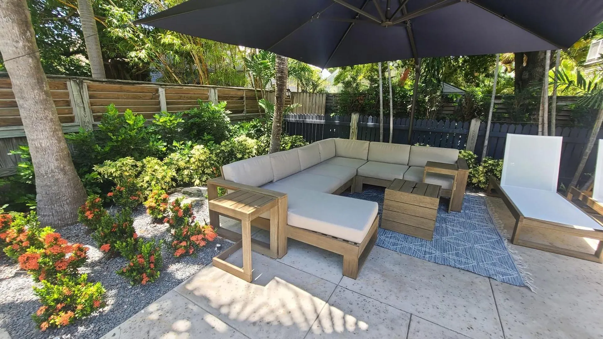 Duval Street W Kitchen And Shared Heated Pool Key West