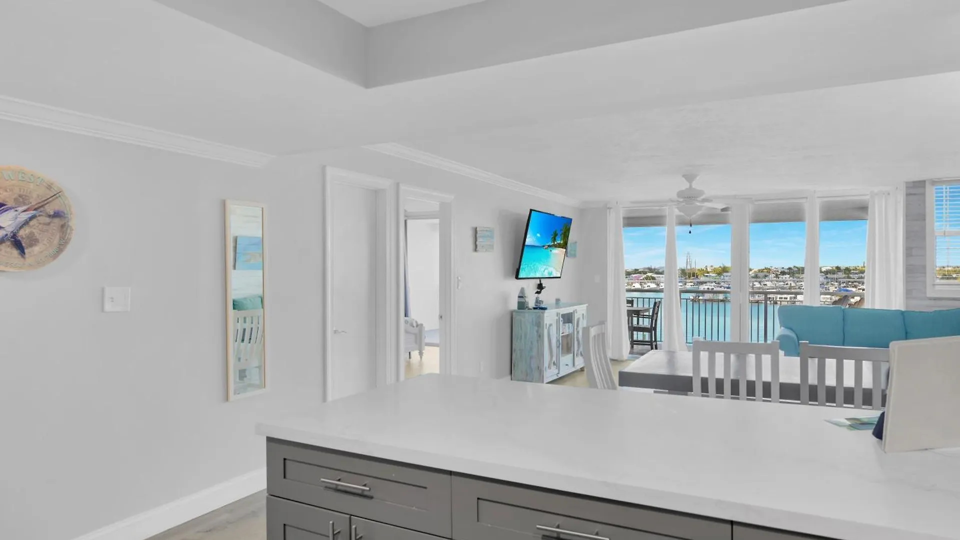 Florida - Spacious Updated Waterfront 2x2 Pool Dock *