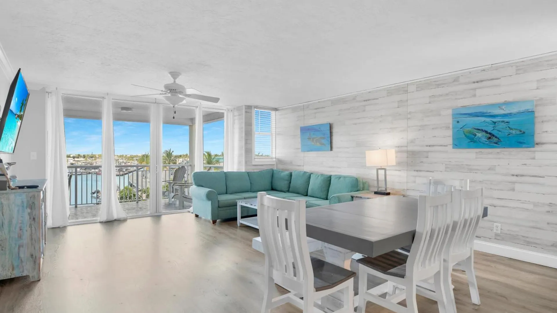 Florida - Spacious Updated Waterfront 2x2 Pool Dock *