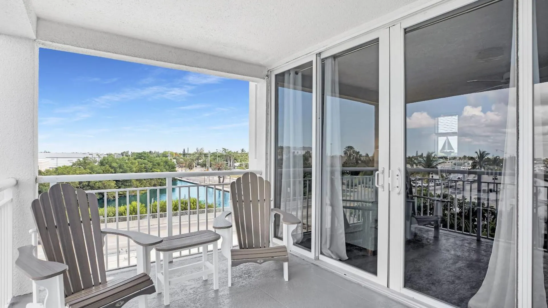 Holiday home Florida - Spacious Updated Waterfront 2x2 Pool Dock