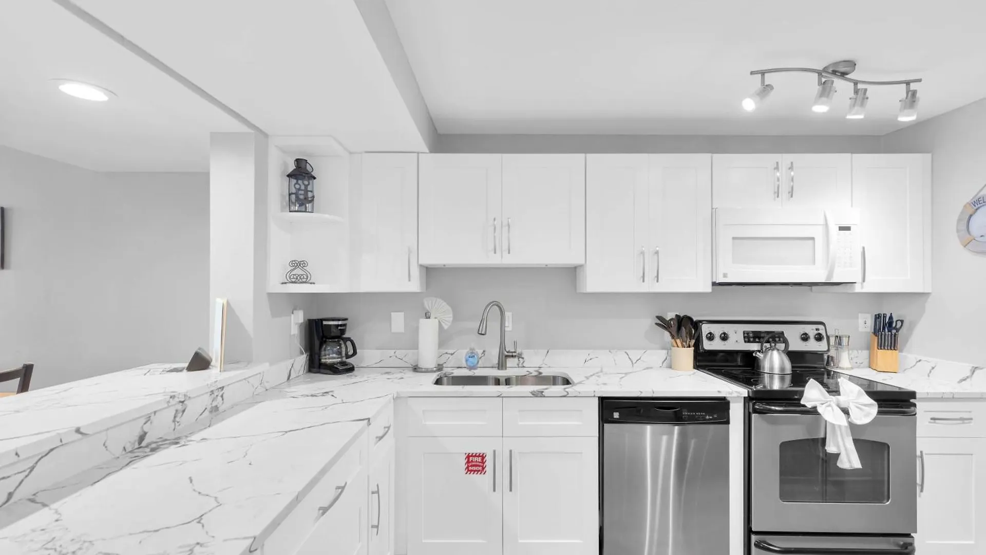 St John - Downtown Waterfront Penthouse Pool Parking Dock 키웨스트