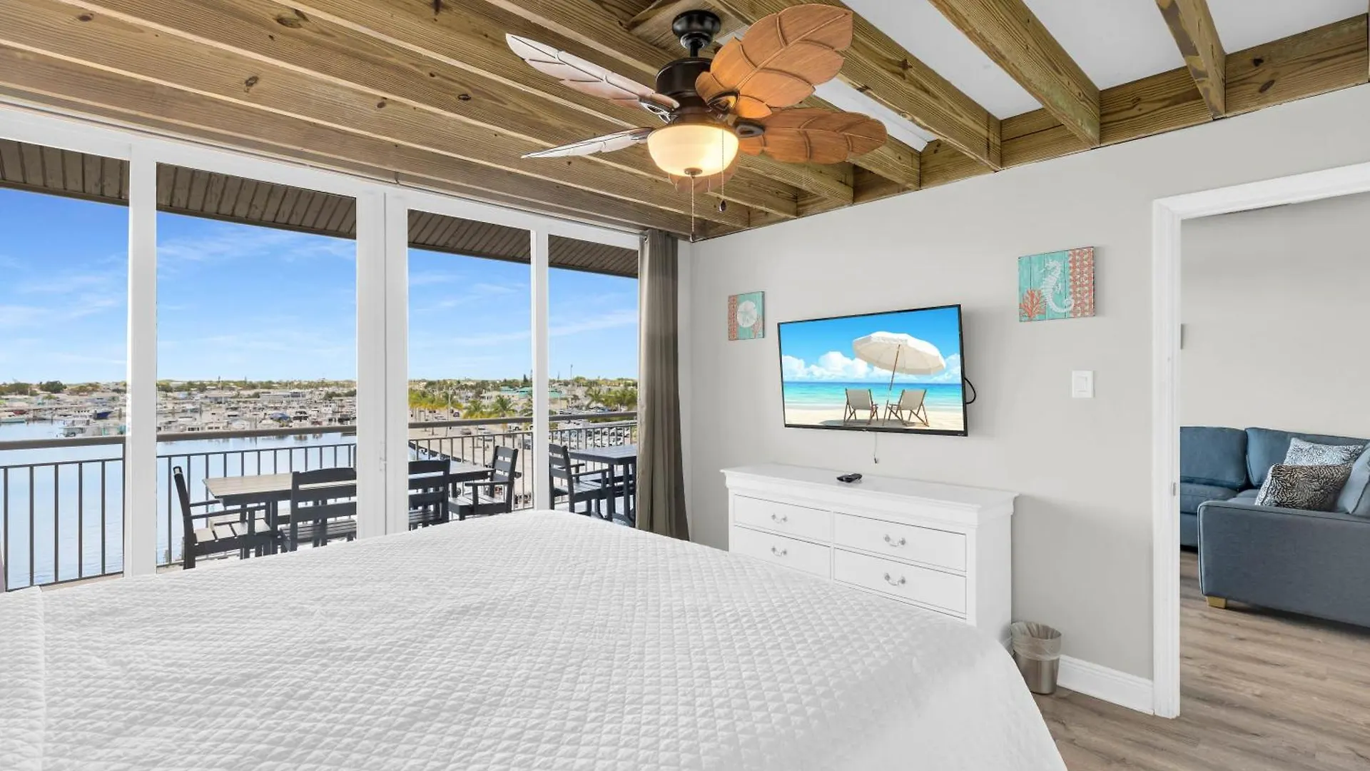 펜션 St John - Downtown Waterfront Penthouse Pool Parking Dock *