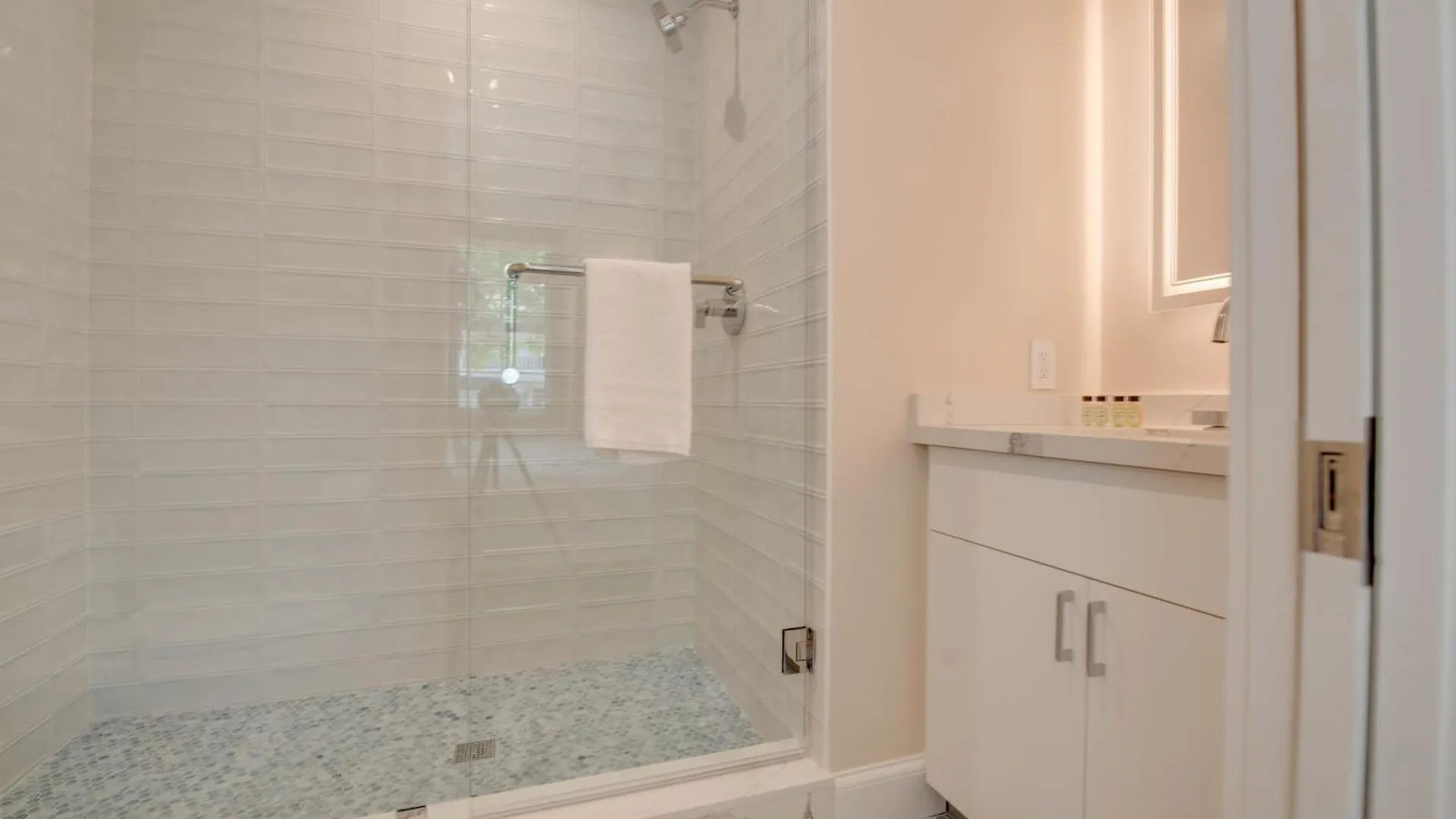 Rigby House - Brand New With Private Pool *