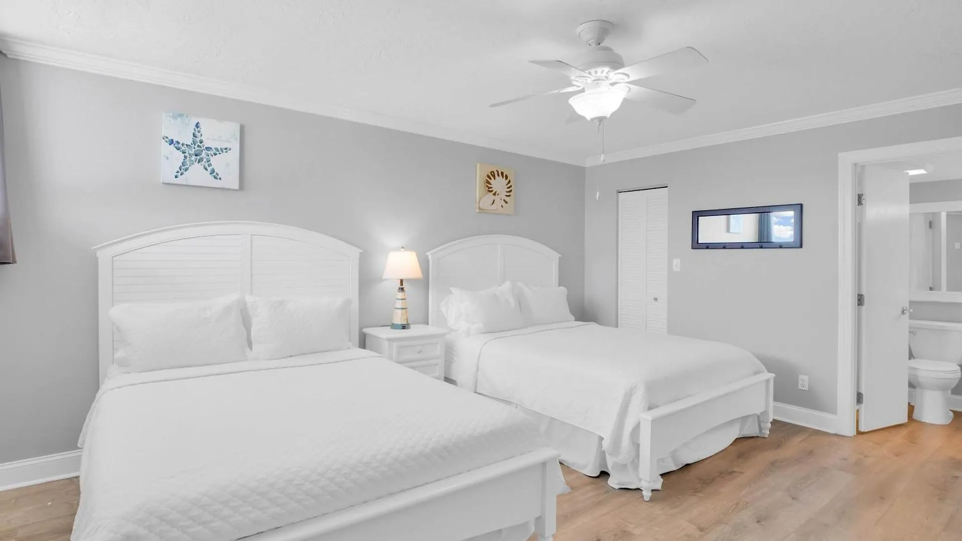 Eleuthera - 2x2 Fully Updated Old Town Waterfront Corner