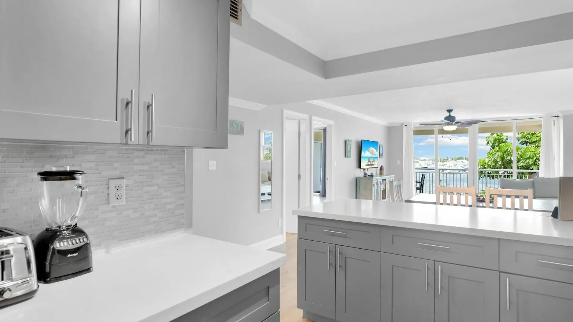 Eleuthera - 2x2 Fully Updated Old Town Waterfront Corner * Key West