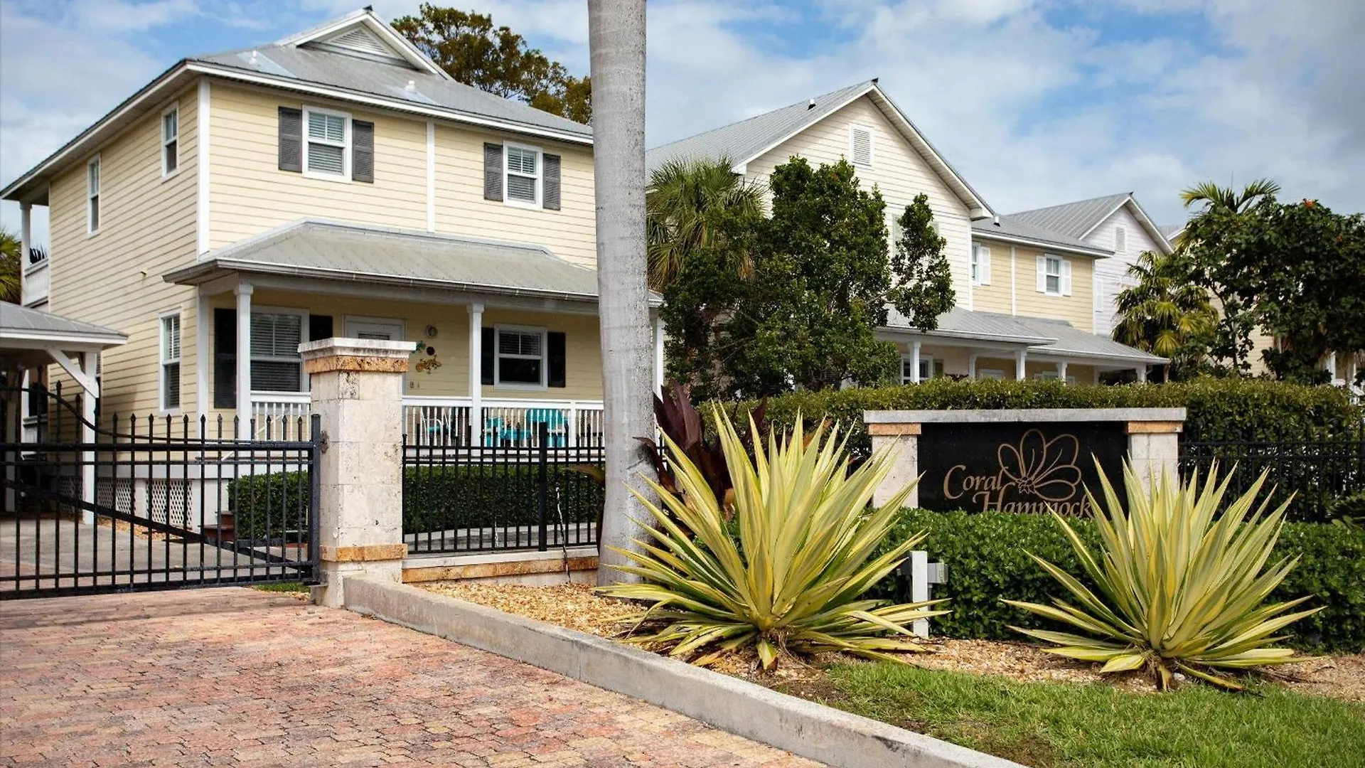 Mermaids Retreat At Coral Hammock Holiday home *