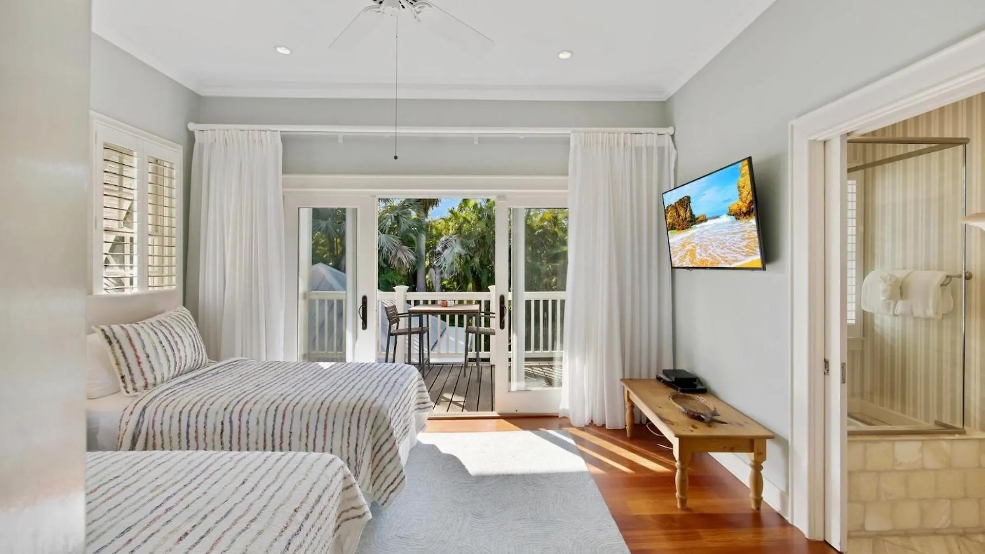 The Royal Compound By Last Key Realty Key West