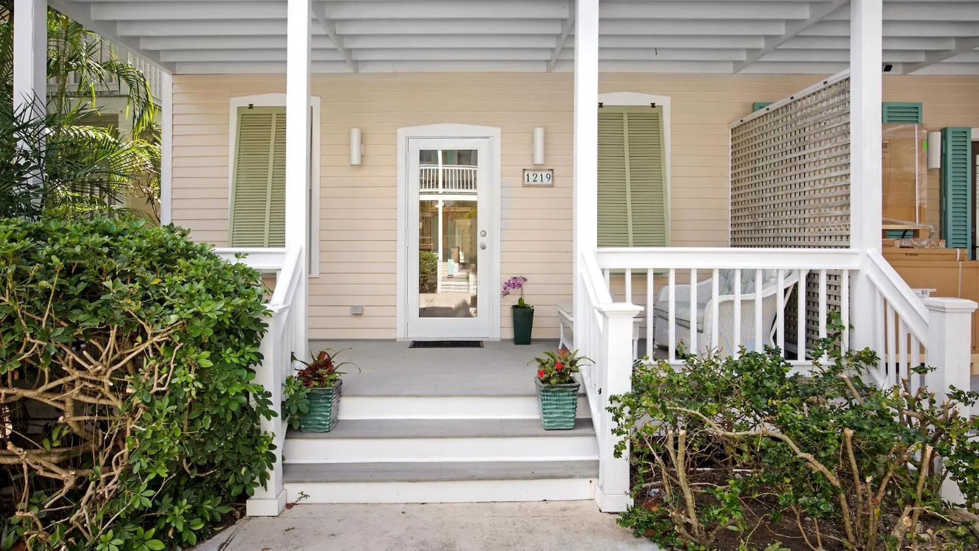 Sea Breeze Holiday home *