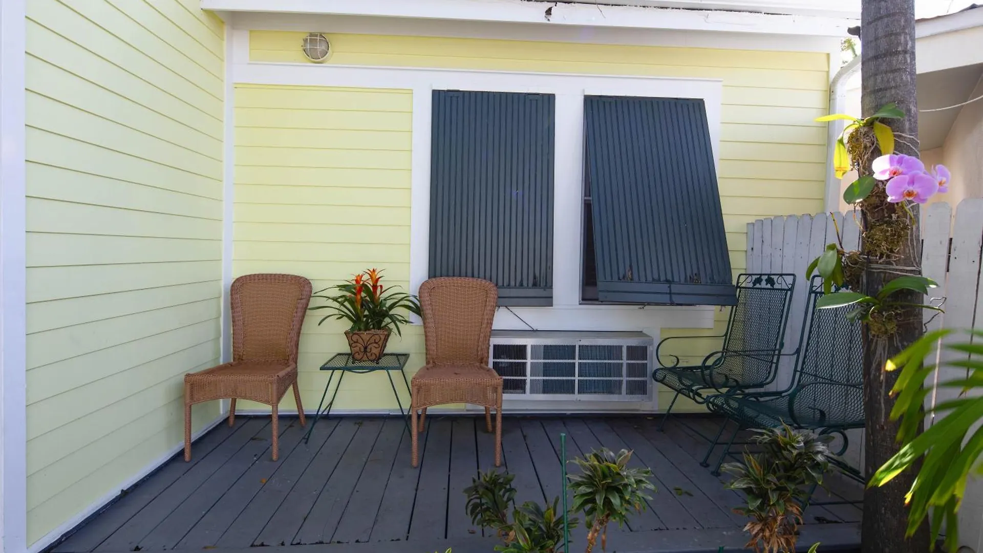 Knowles House Semesterbostad