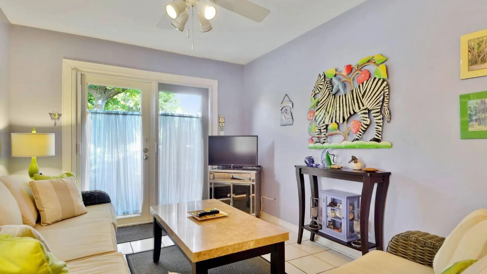 Lavender Jungle By Avantstay Great Location W Patio Shared Pool Week Long Only Hébergement de vacances