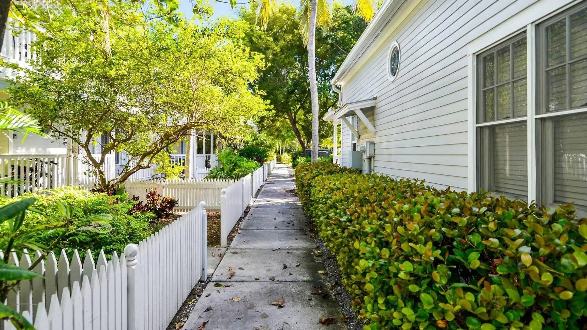 Hébergement de vacances Lavender Jungle By Avantstay Great Location W Patio Shared Pool Week Long Only Key West