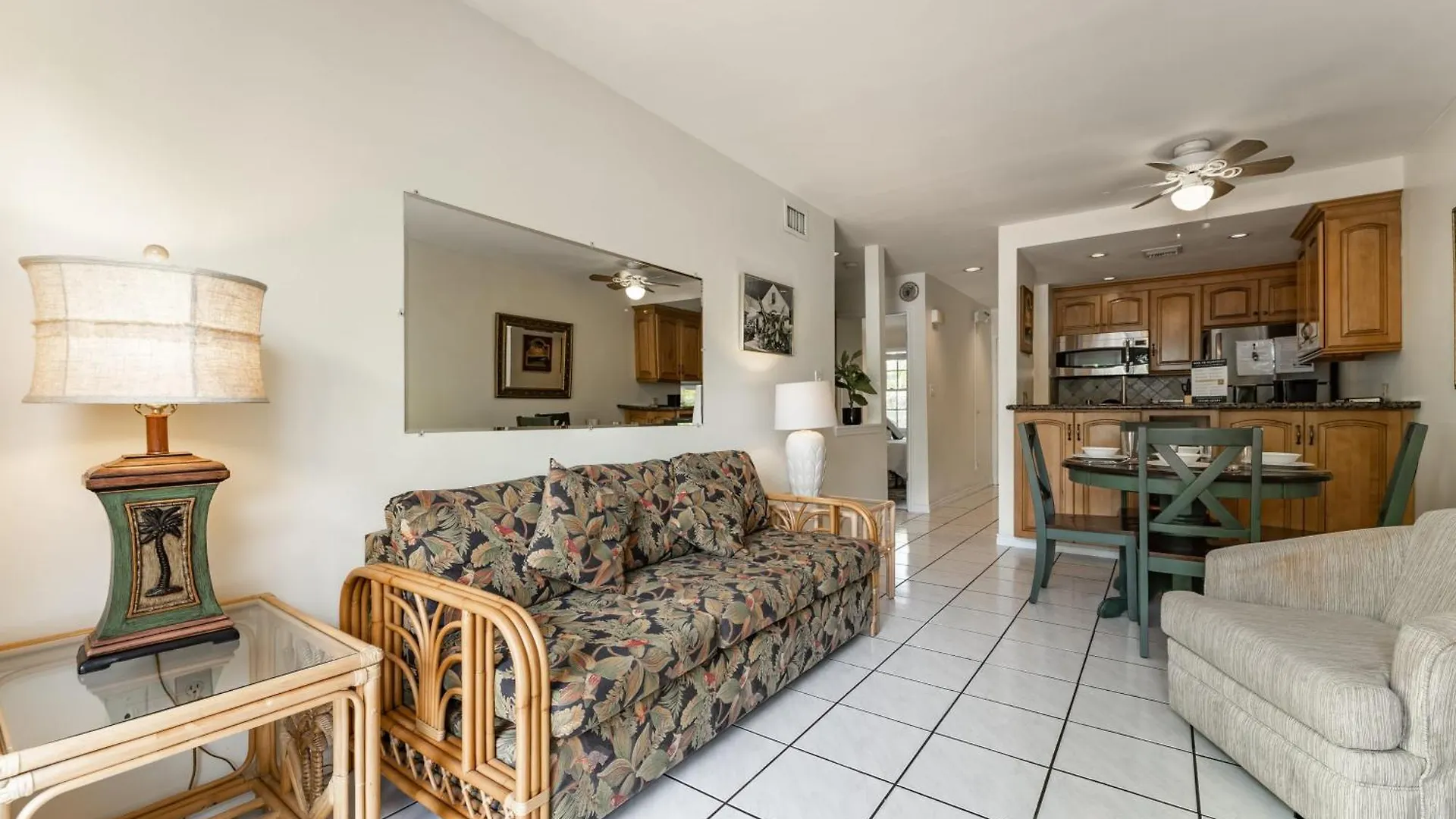 別荘 Conch Adventure By Avantstay Great Location W Patio Outdoor Dining And Shared Pool Week Long キーウェスト