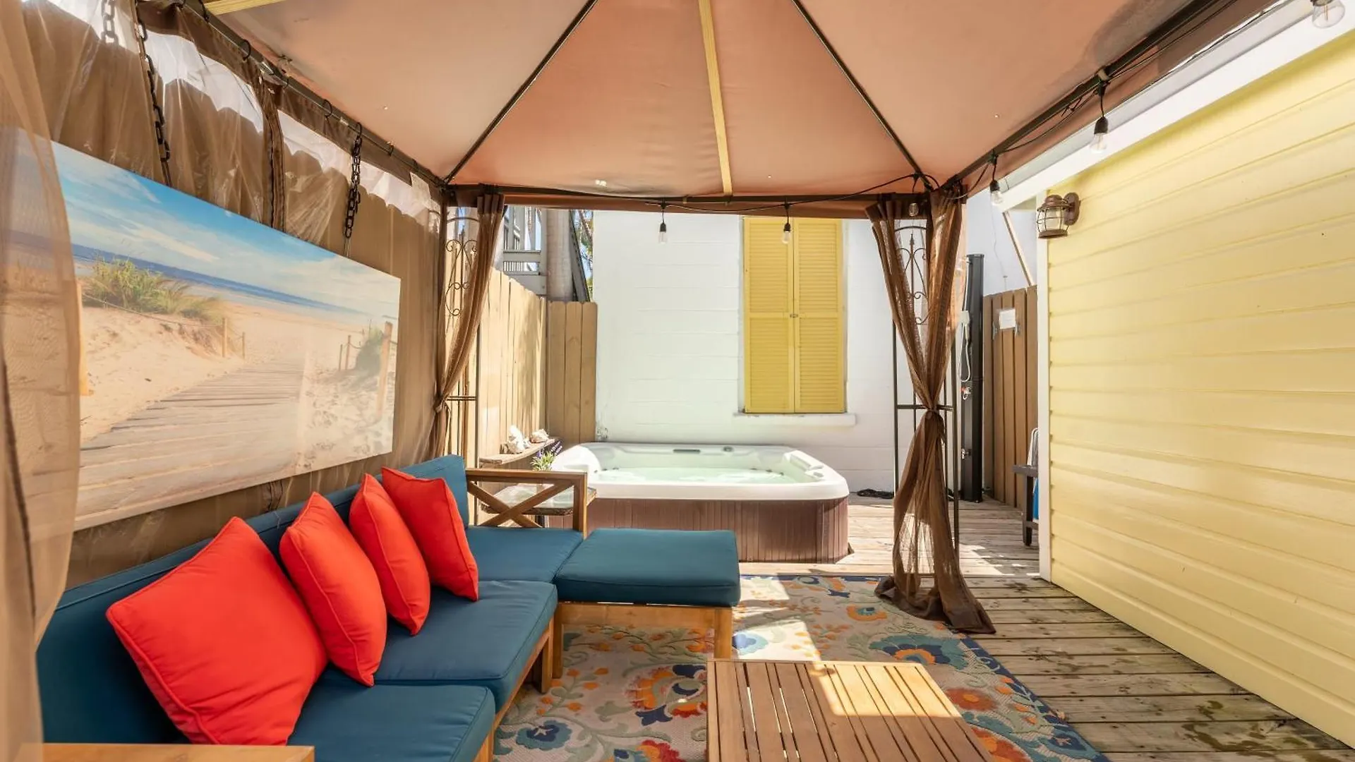 בית נופש Casita De Catherine By Avantstay 1 Block To Duval St W Hot Tub קי וסט