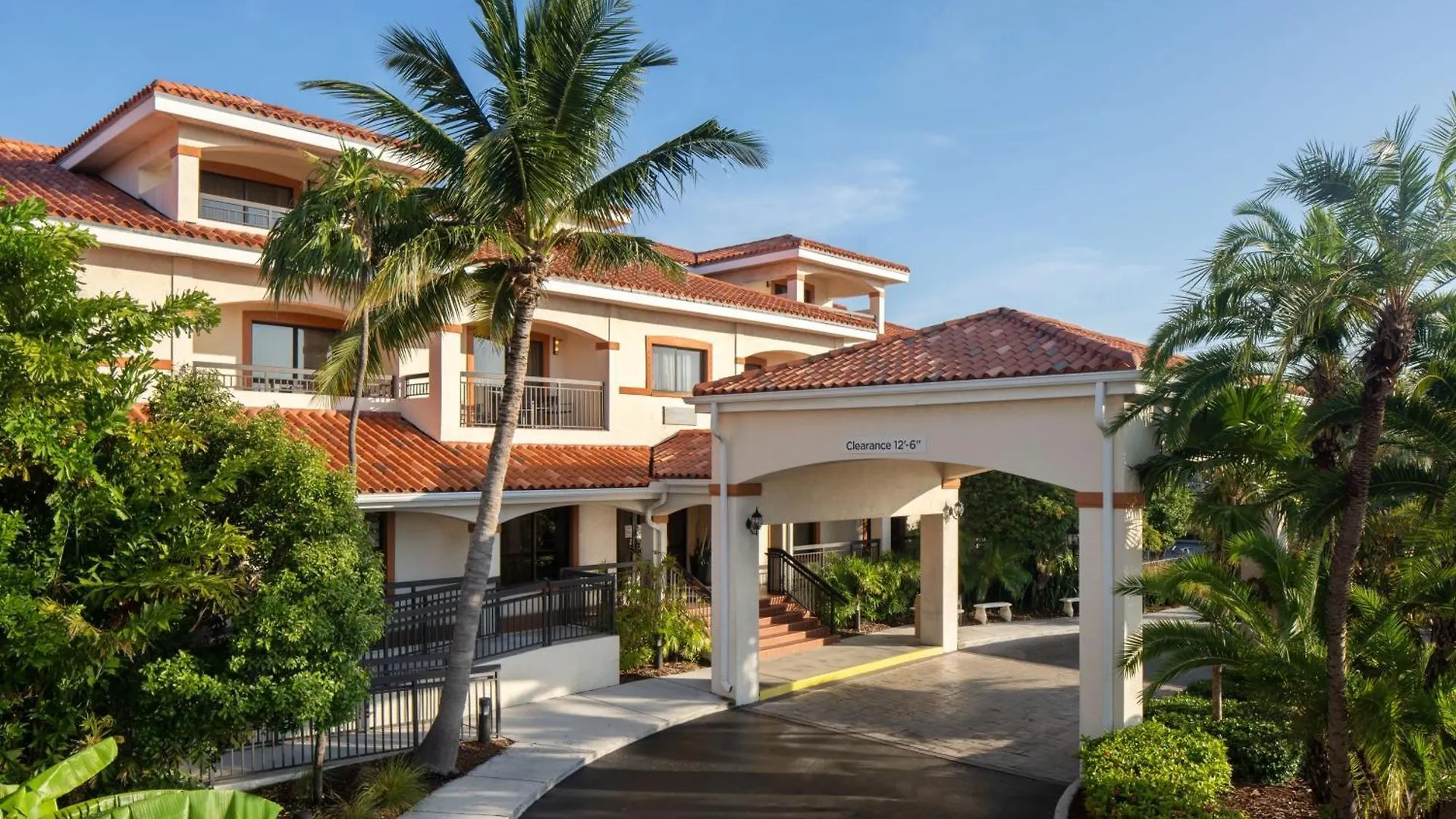 Courtyard By Marriott Waterfront 3*