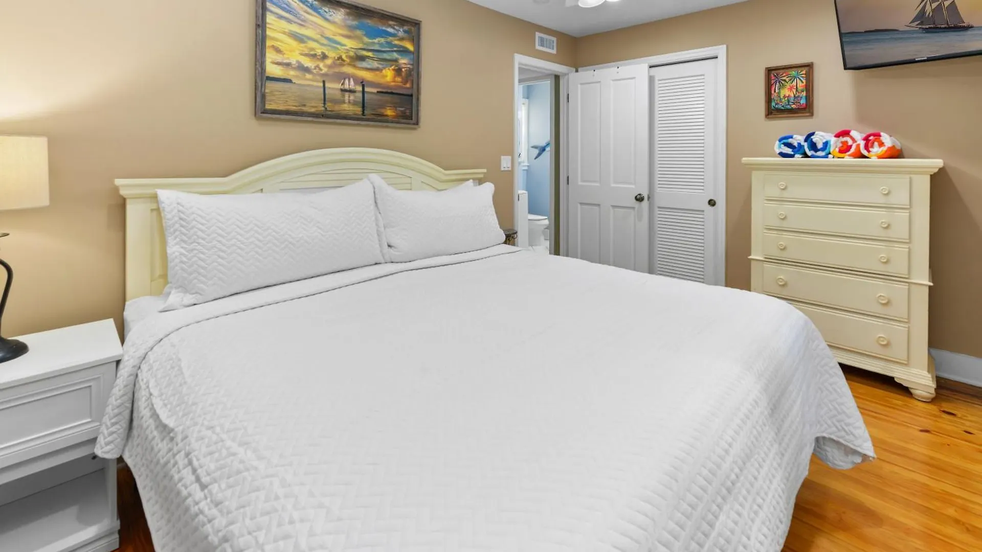 Poolside Hide-away Palm Gardens