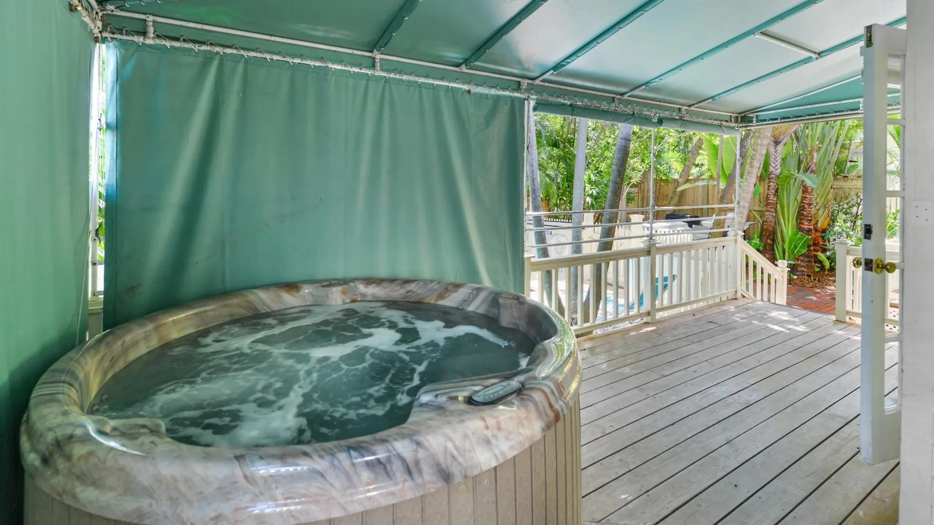 Apartmán Poolside Hide-away Palm Gardens
