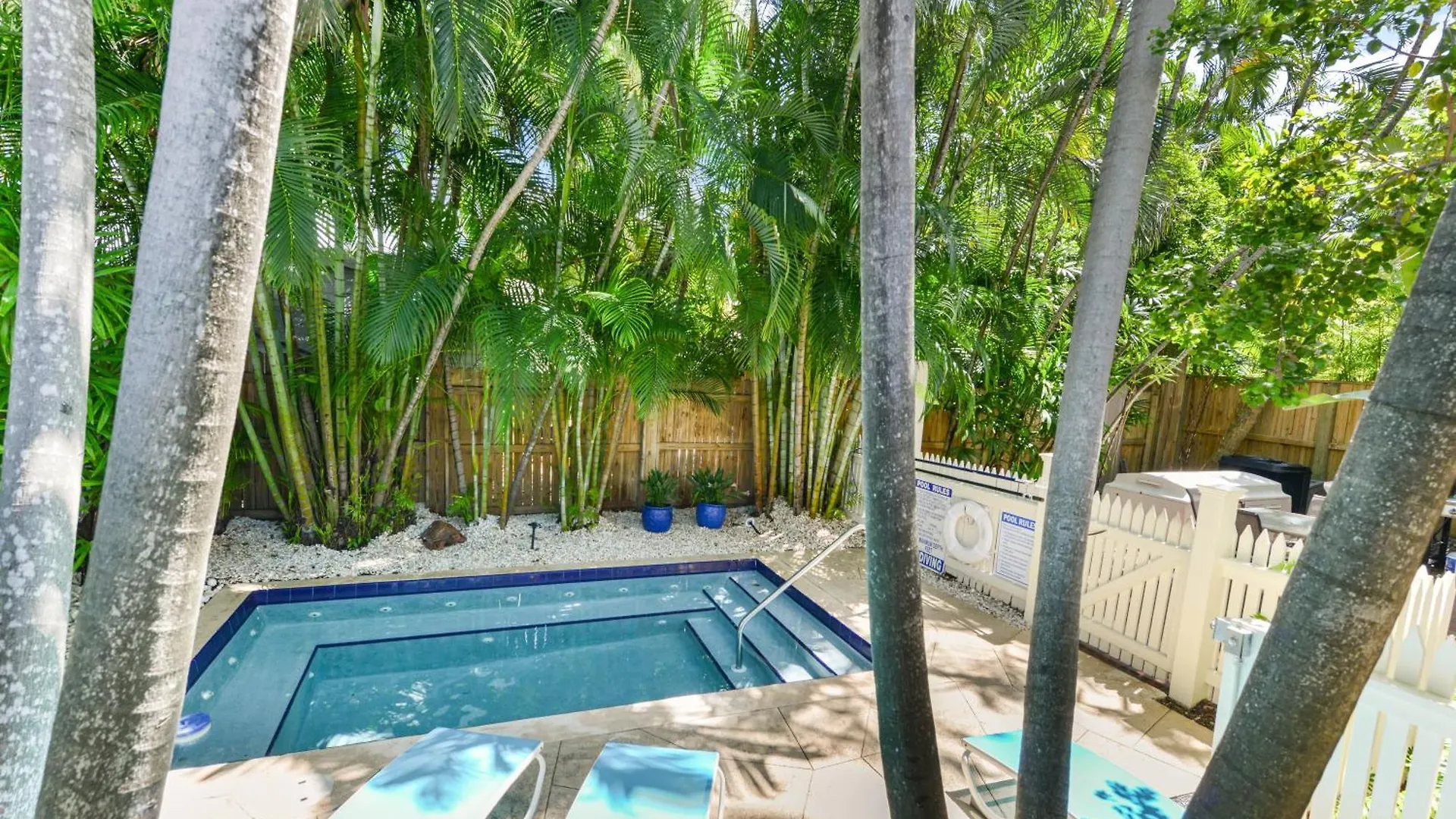 Apartmán Poolside Hide-away Palm Gardens