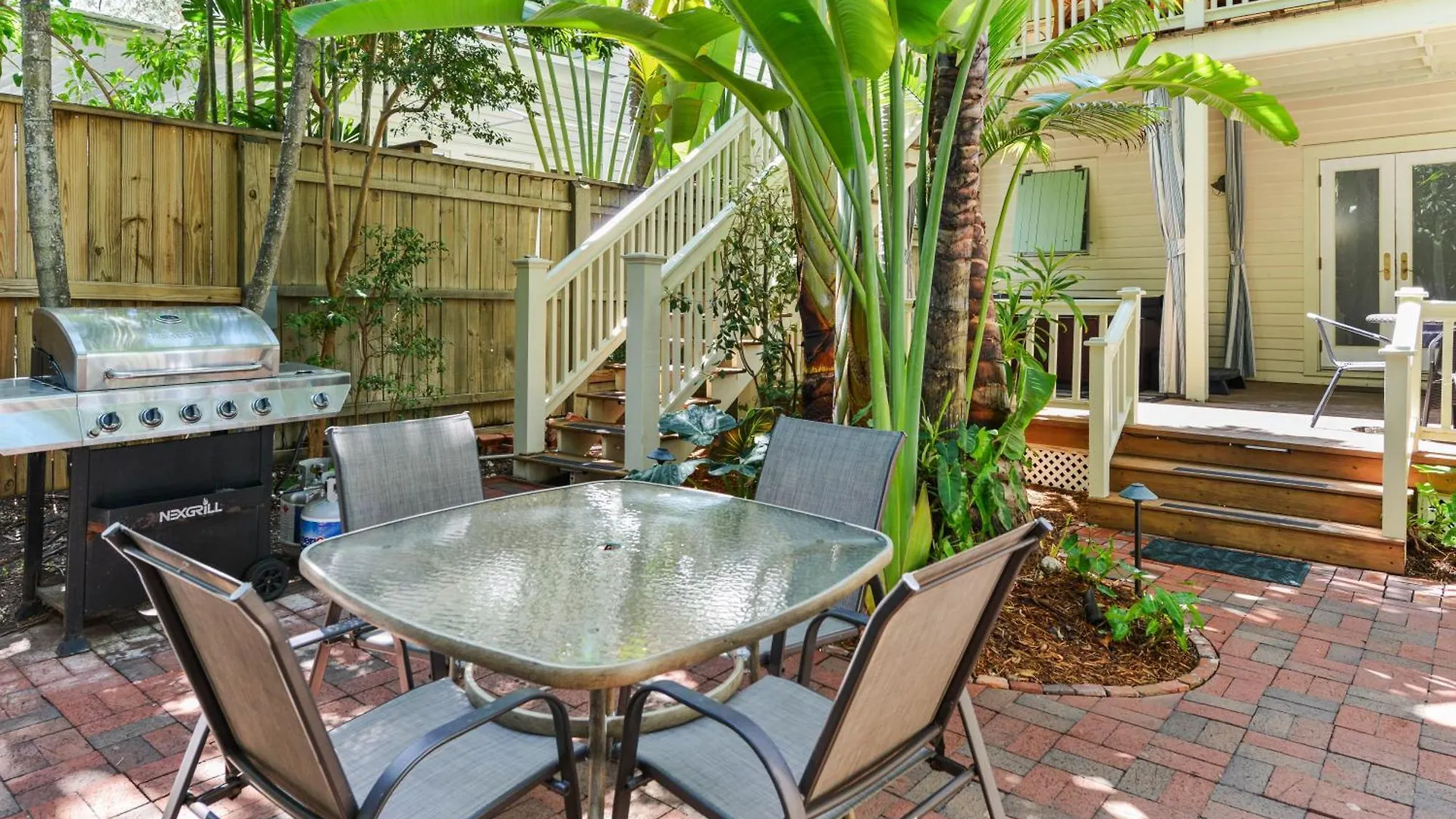 Poolside Hide-away Palm Gardens Apartmán *