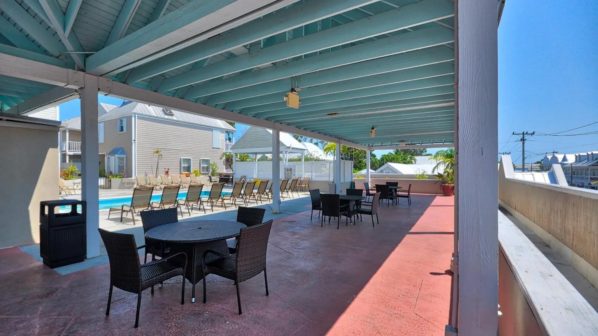 Duval Square Retreat *