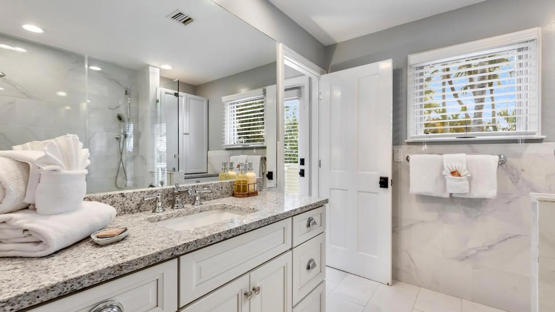 Сasa de vacaciones Banana Blossoms By Last Key Realty *