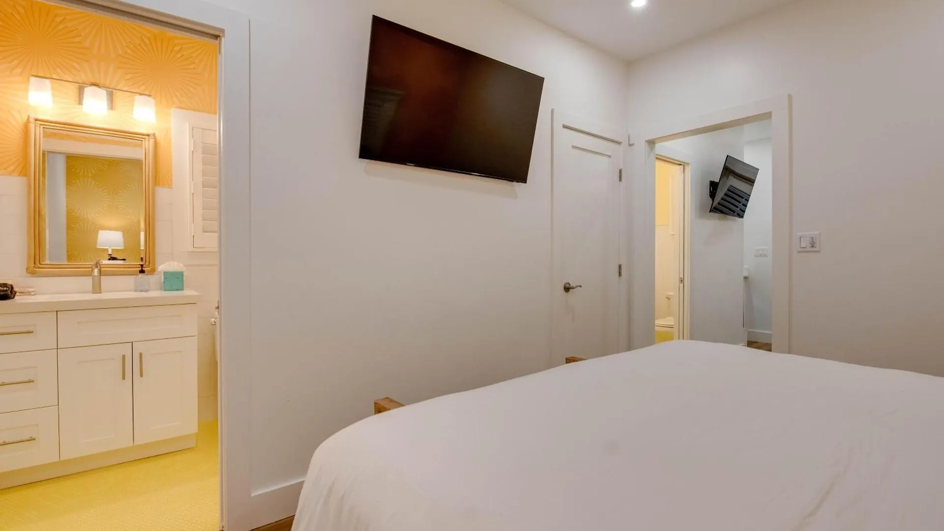 Custom House Inn All Apartment