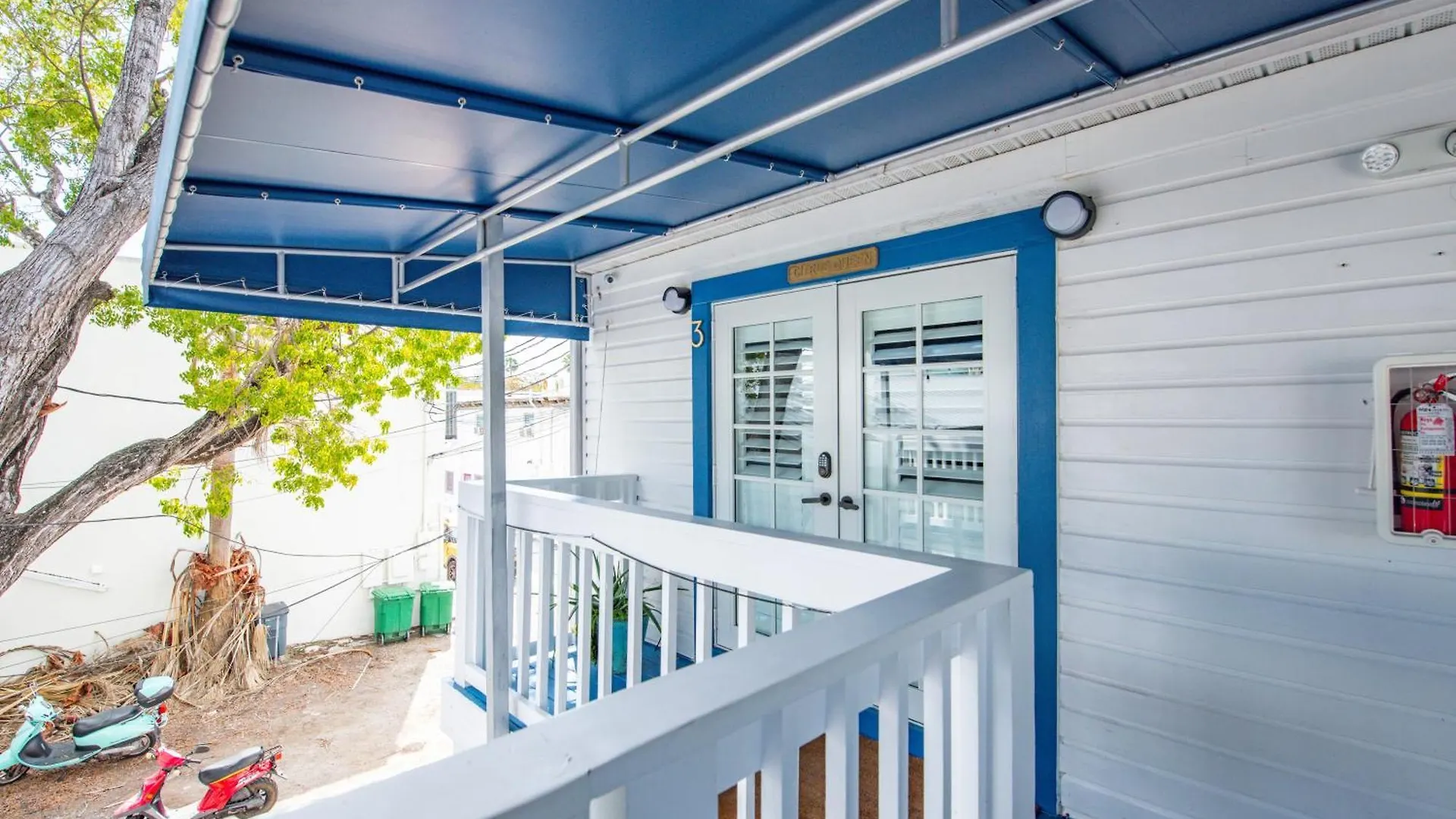Custom House Inn All Apartment *