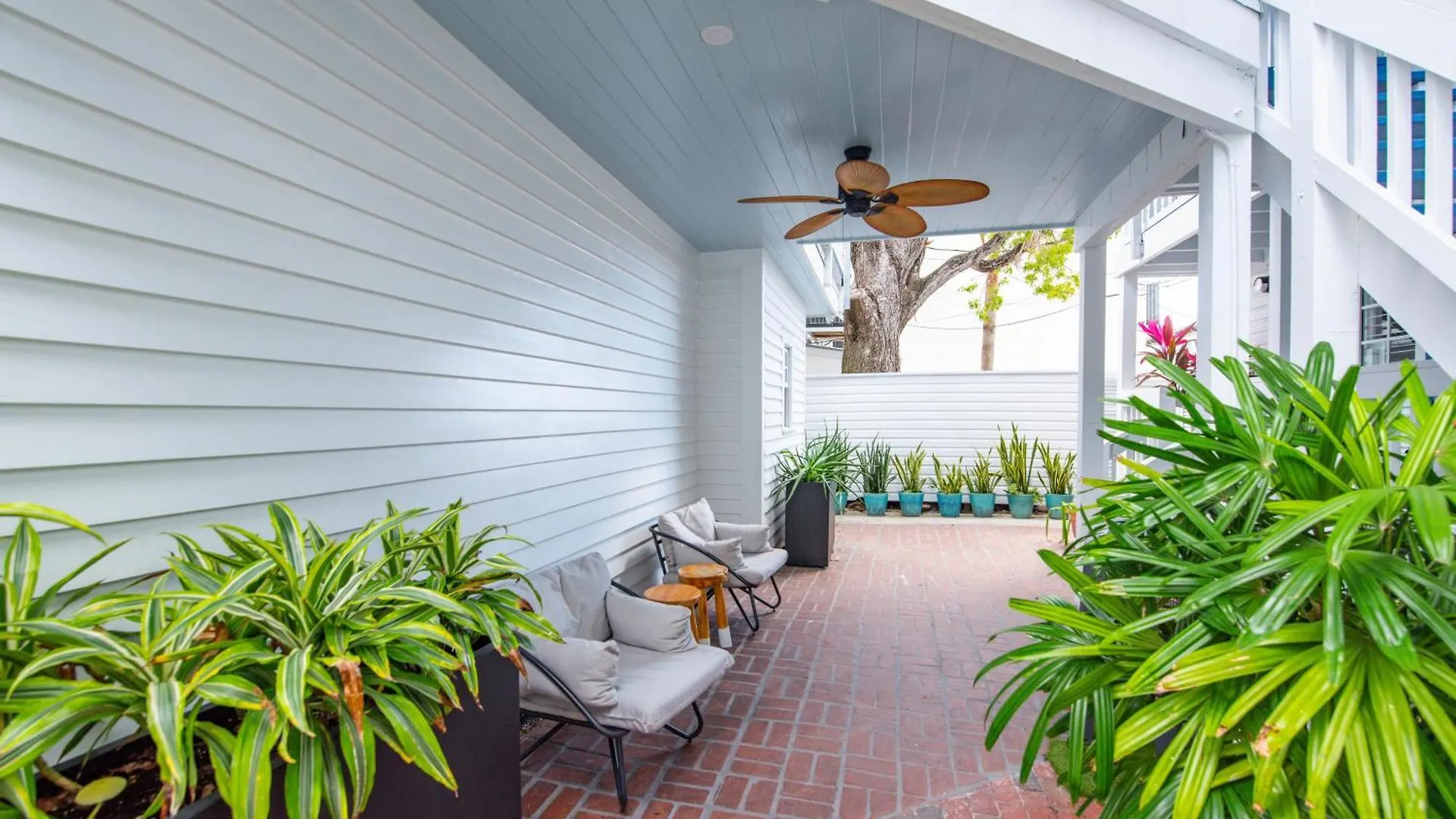 Custom House Inn All Apartment