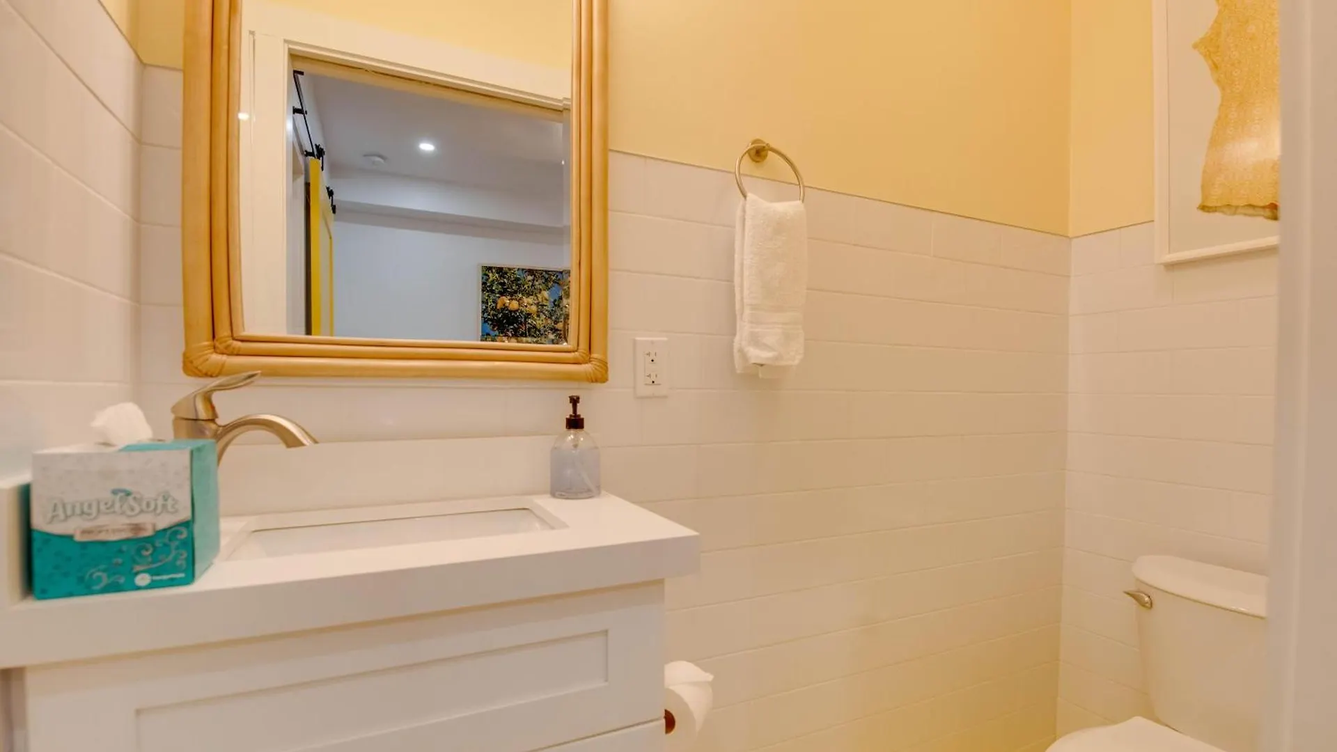 Custom House Inn All Apartment