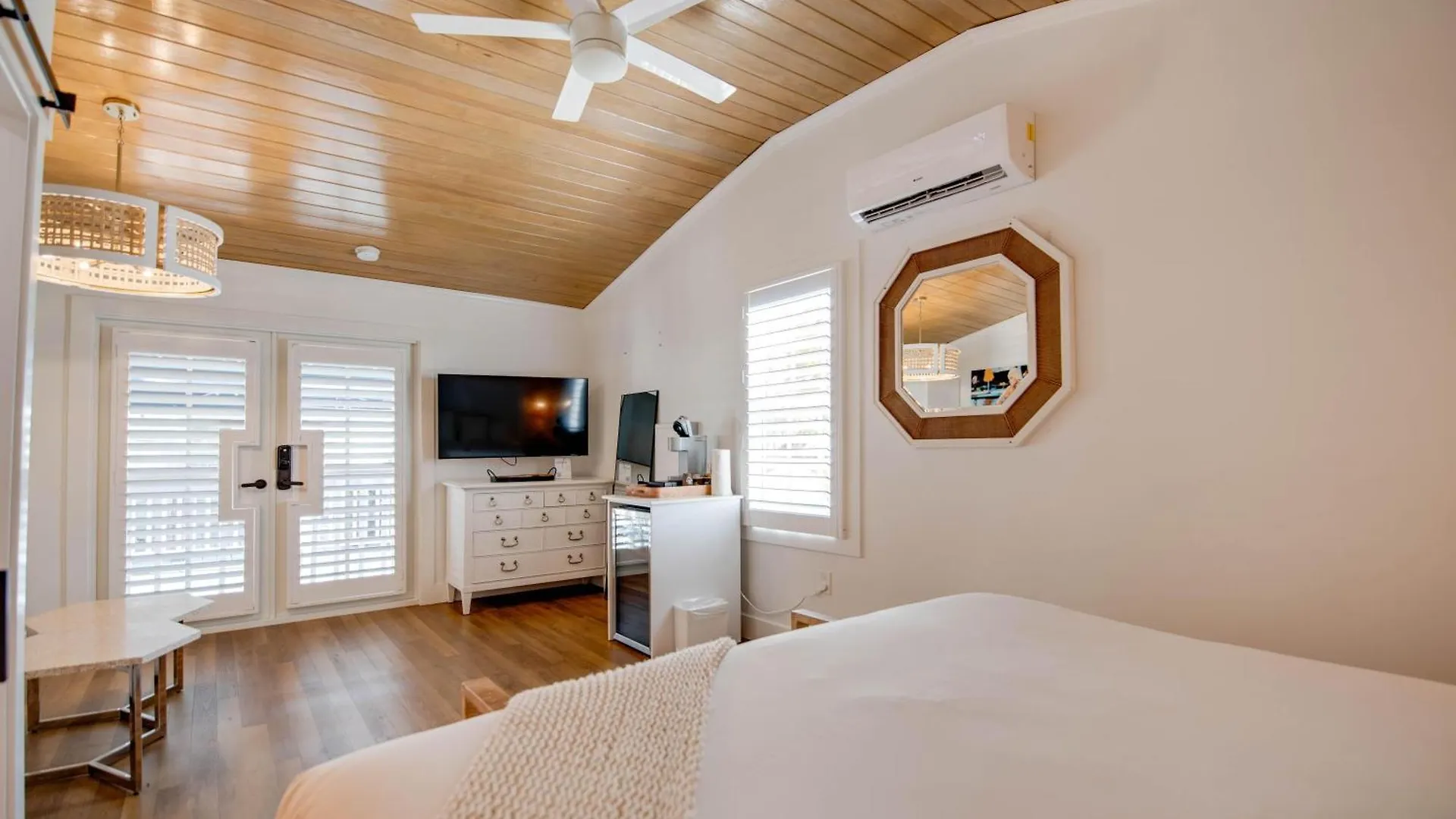 Custom House Inn All Apartment *