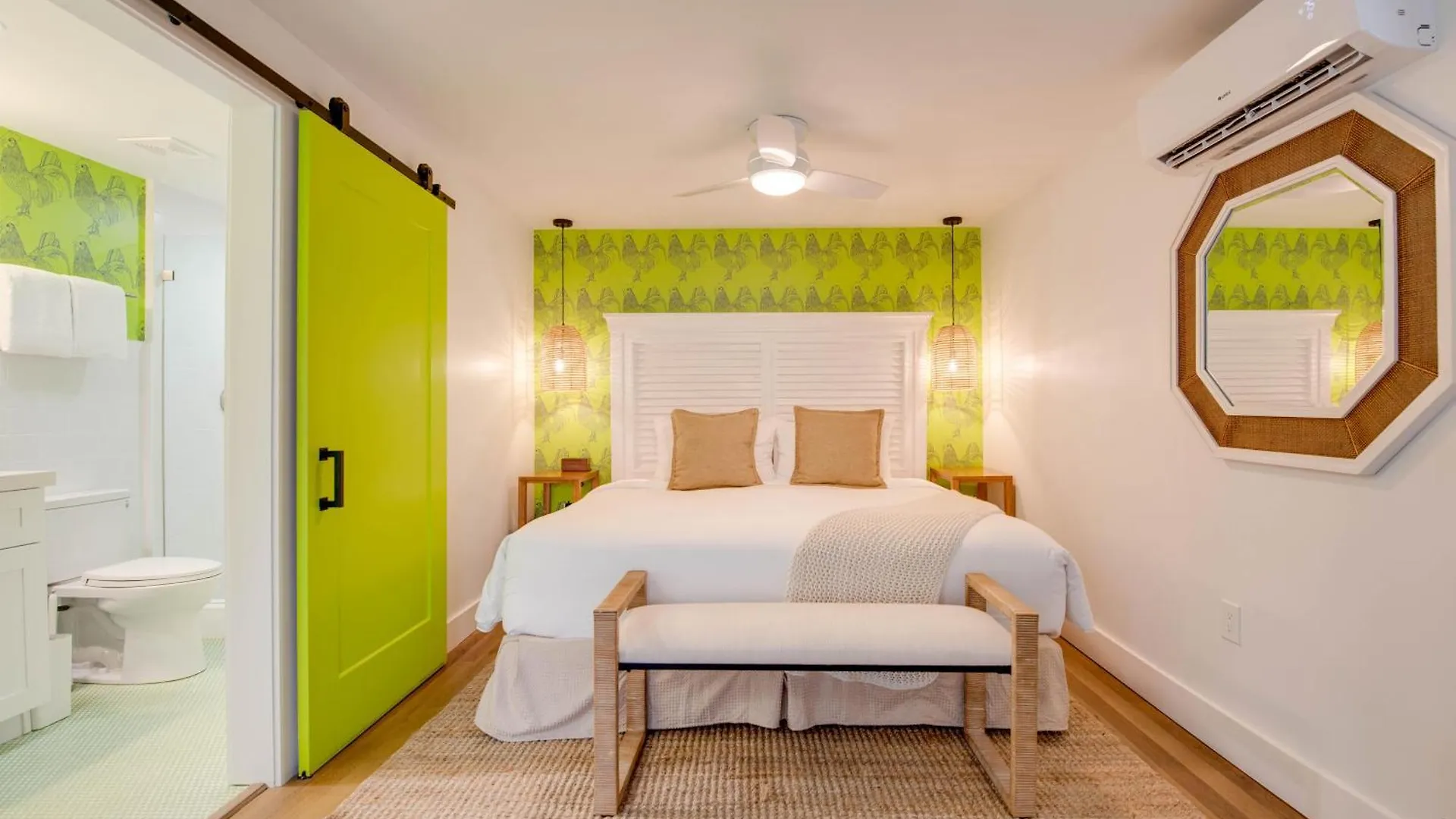 Custom House Inn All *