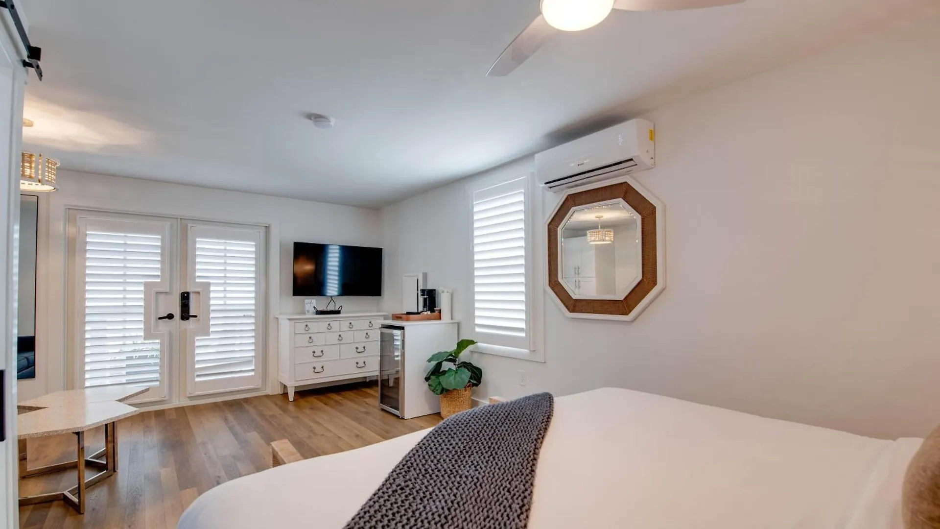 Apartment Custom House Inn All