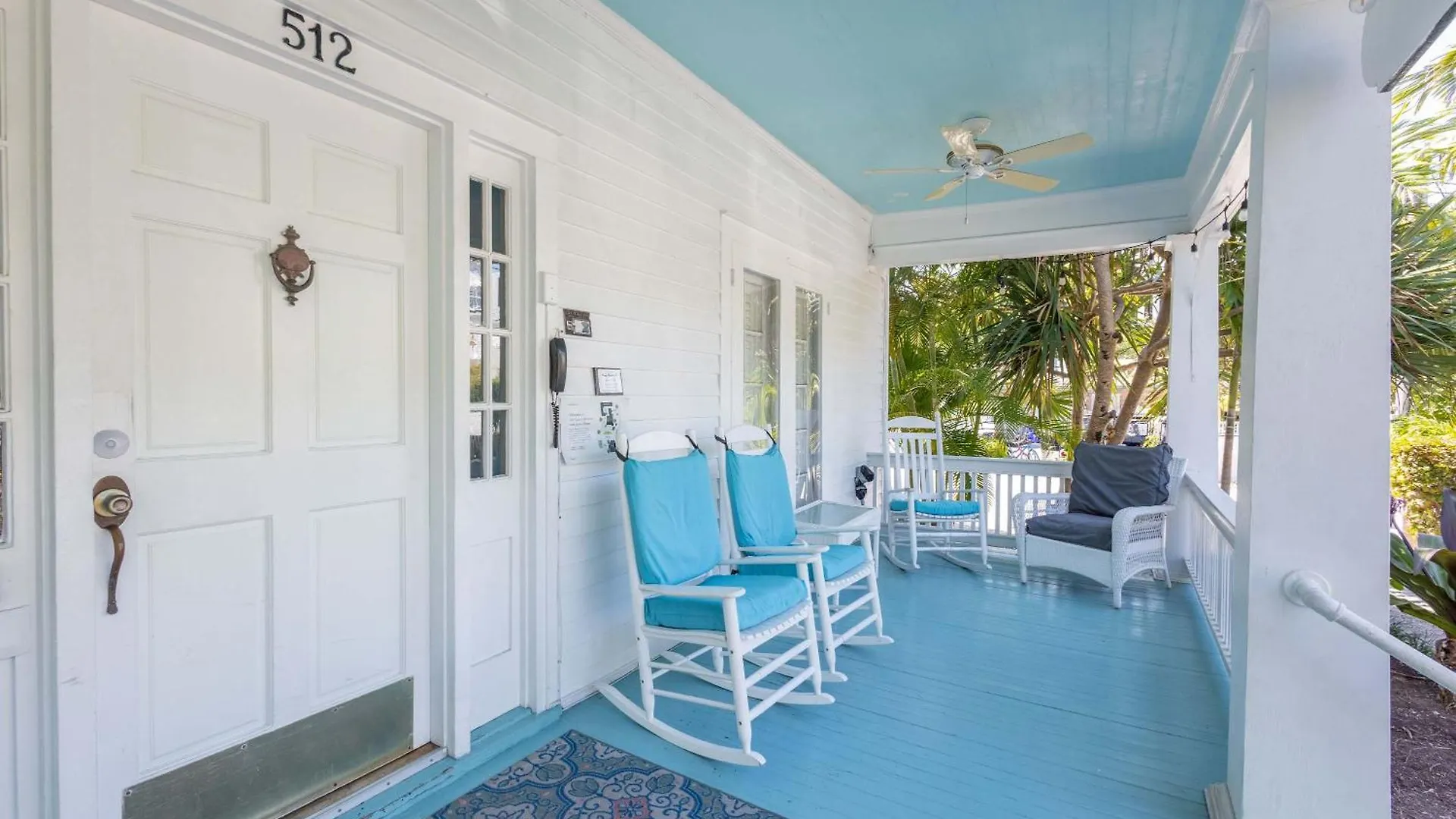 Classic King Balcony At The House Inn *