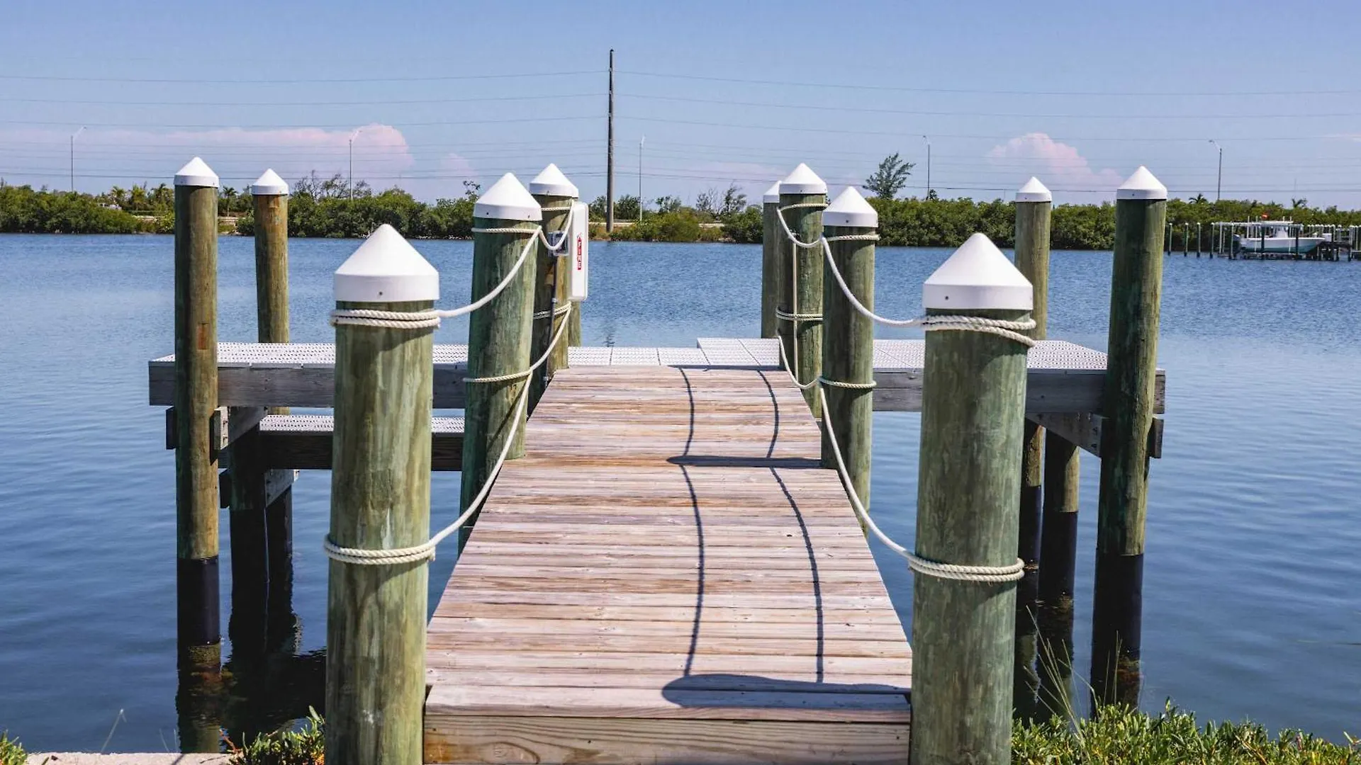 Waterfront Luxury - Tidelands House Semesterbostad