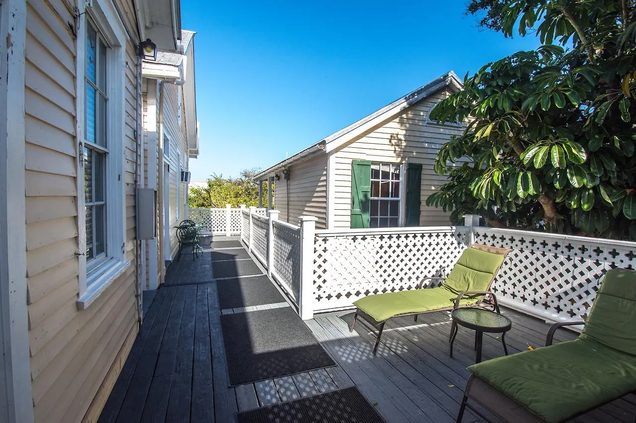 Duval House Bed & Breakfast 3*