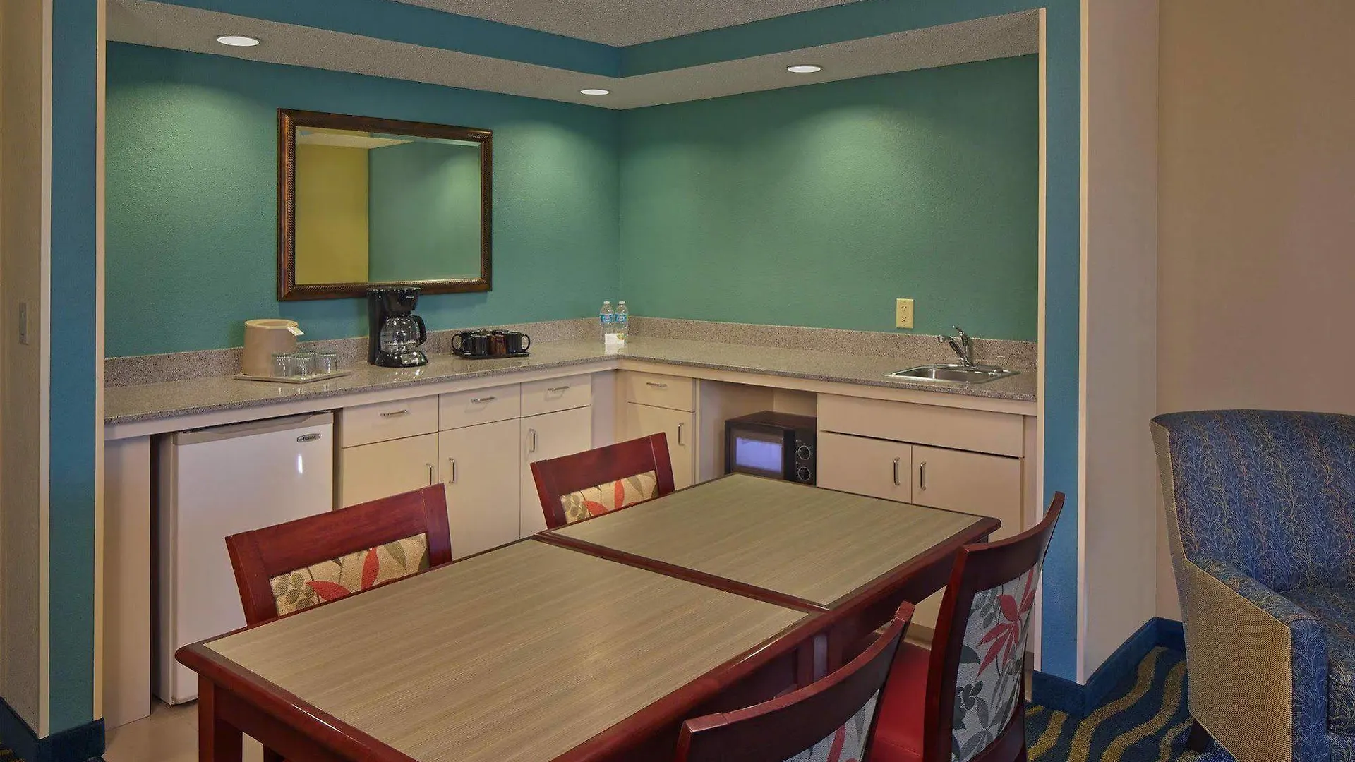 Courtyard By Marriott Waterfront 3*