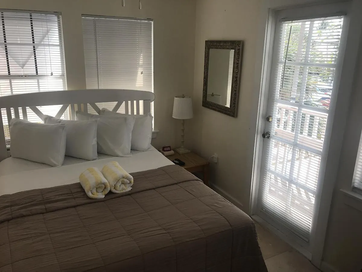 בית הארחה New Orleans House - Gay Male Adult קי וסט