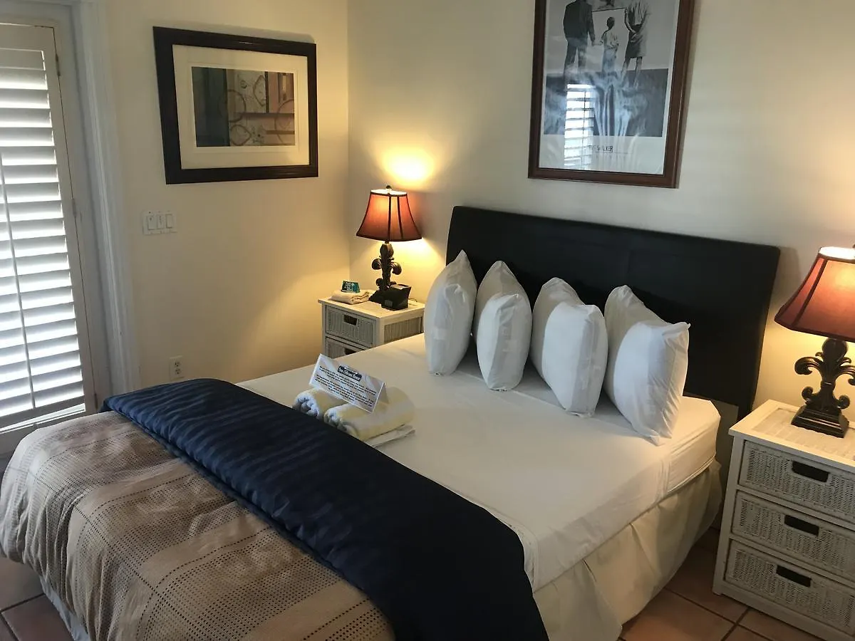 בית הארחה New Orleans House - Gay Male Adult קי וסט