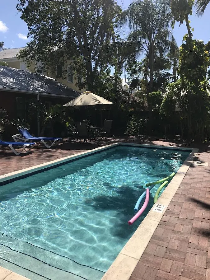 New Orleans House - Gay Male Adult בית הארחה קי וסט