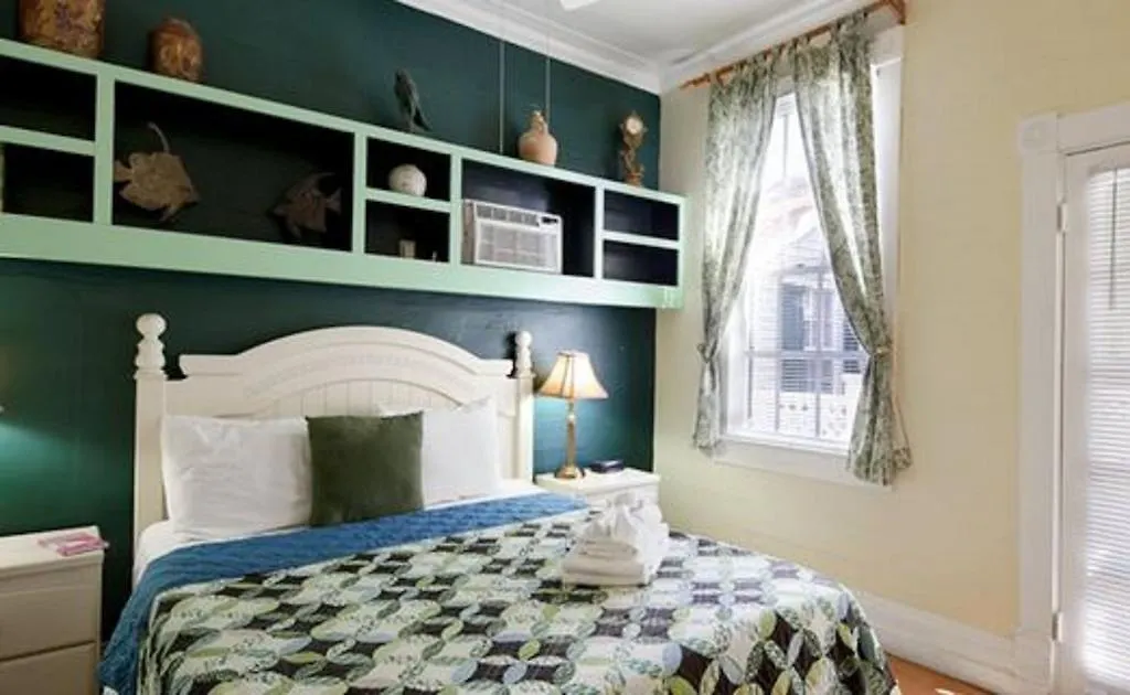 Duval House Bed & Breakfast 3*