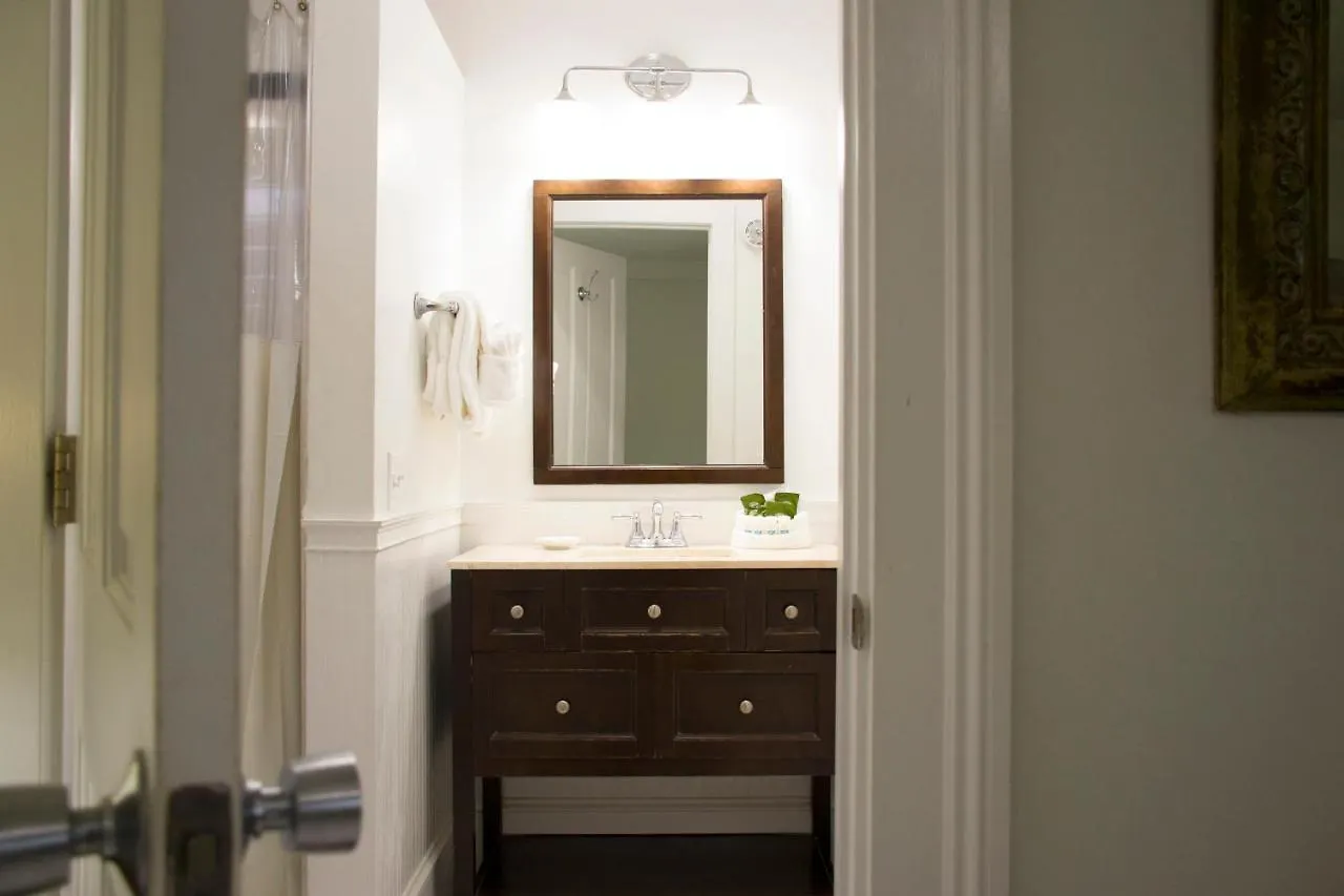 Bed & Breakfast Duval House 3*
