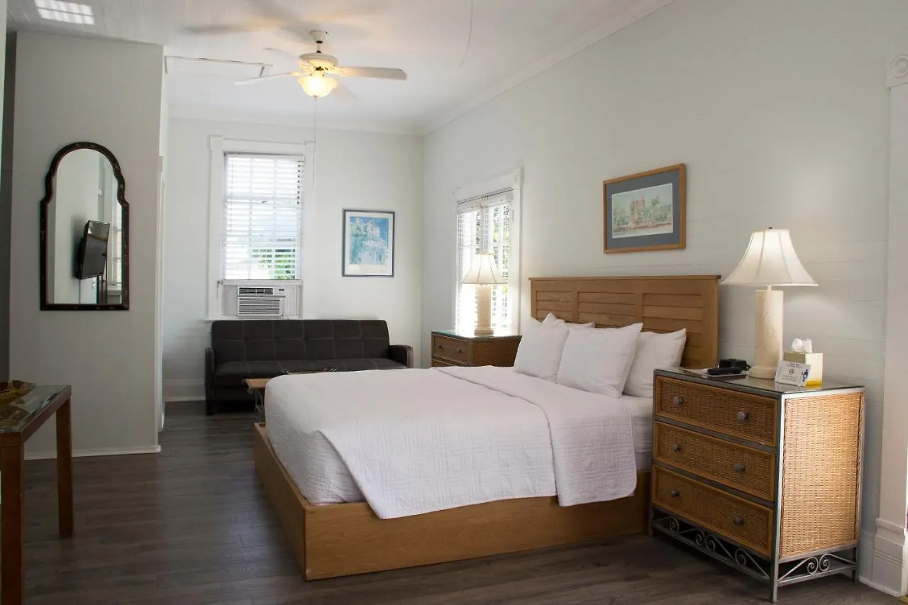 Duval House Bed & Breakfast 3*
